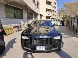 اسلام آباد میں کسٹمز کی کارروائی: اسمگل شدہ رولز رائس، 19 بھاری موٹر سائیکلیں اور الیکٹرانکس ضبط 2 اسمگلنگ